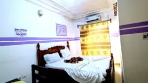 15k rooms tv, ac, hot & cold water (3)
