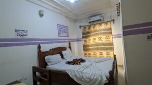 jumbo palace hotel 15k rooms tv, bath (hot & cold water), bed. (5)