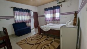 jumbo palace hotel 25k rooms tv, bath (hot & cold water), bed. (7)